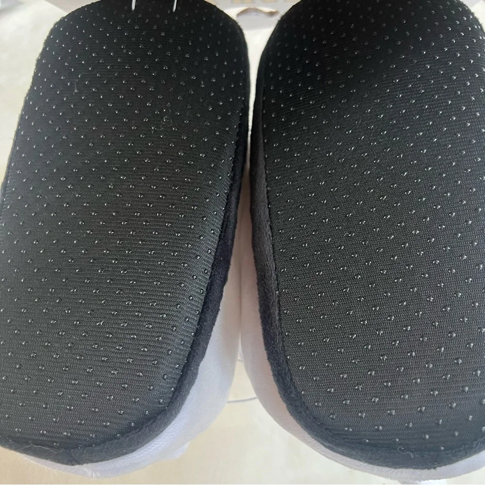 Peanuts Snoopy Plush‎ Slippers Black & White Kids Size 2/3 NWT